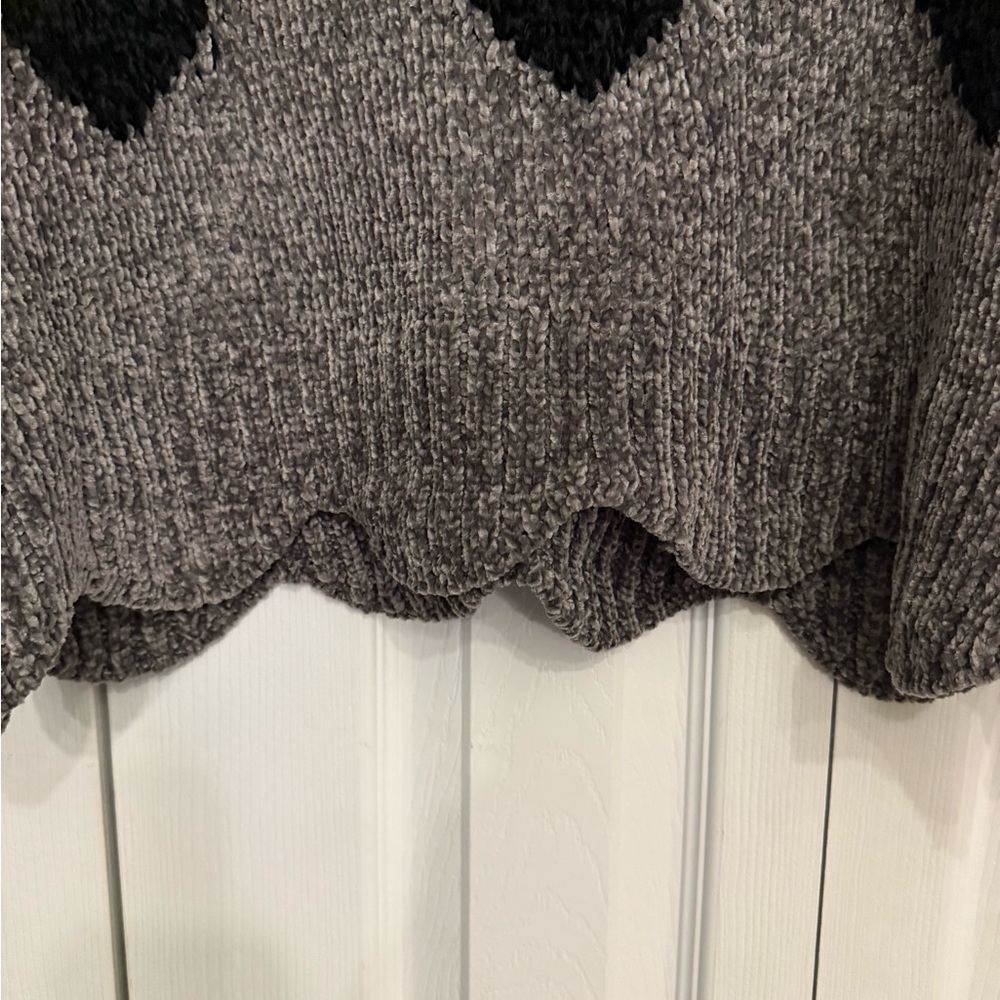 Gray Heart Pattern Sweater - image 3